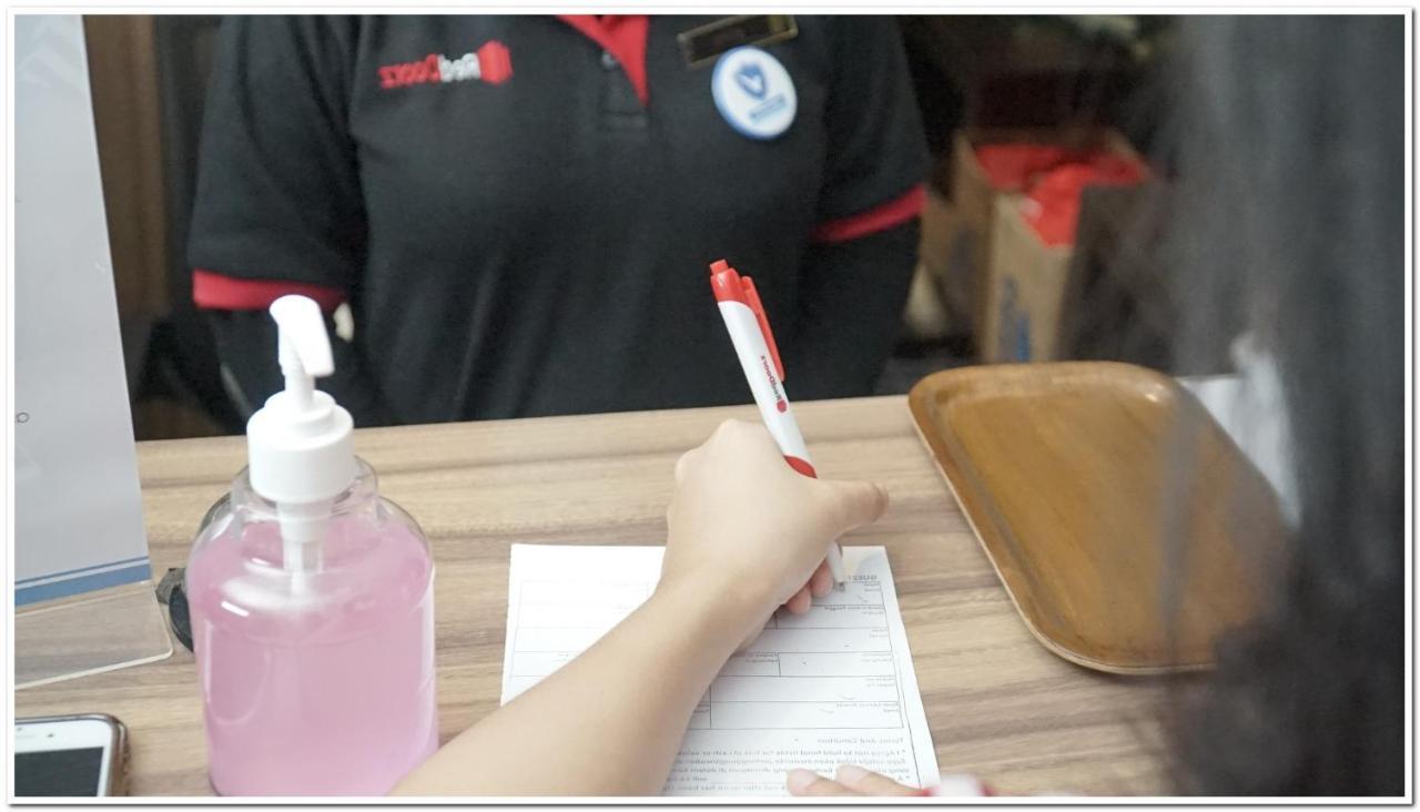 Reddoorz Plus Near Chadstone Mall Bekasi Exterior foto