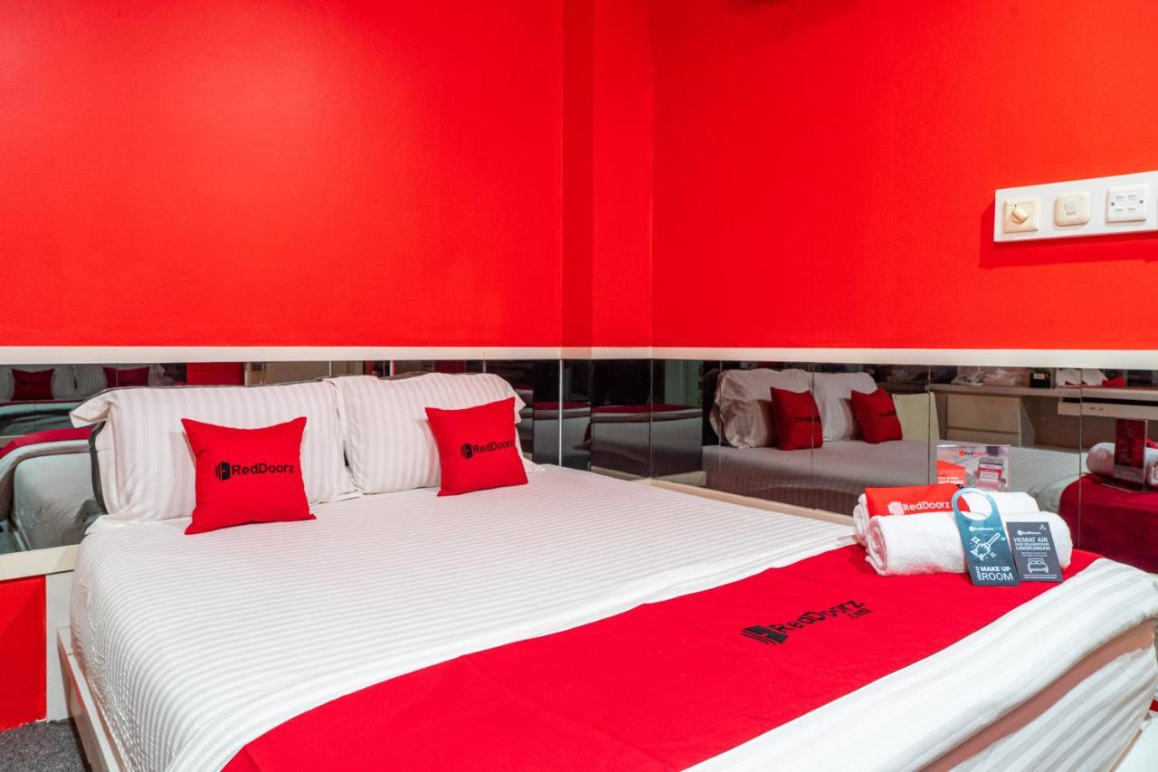Reddoorz Plus Near Chadstone Mall Bekasi Exterior foto