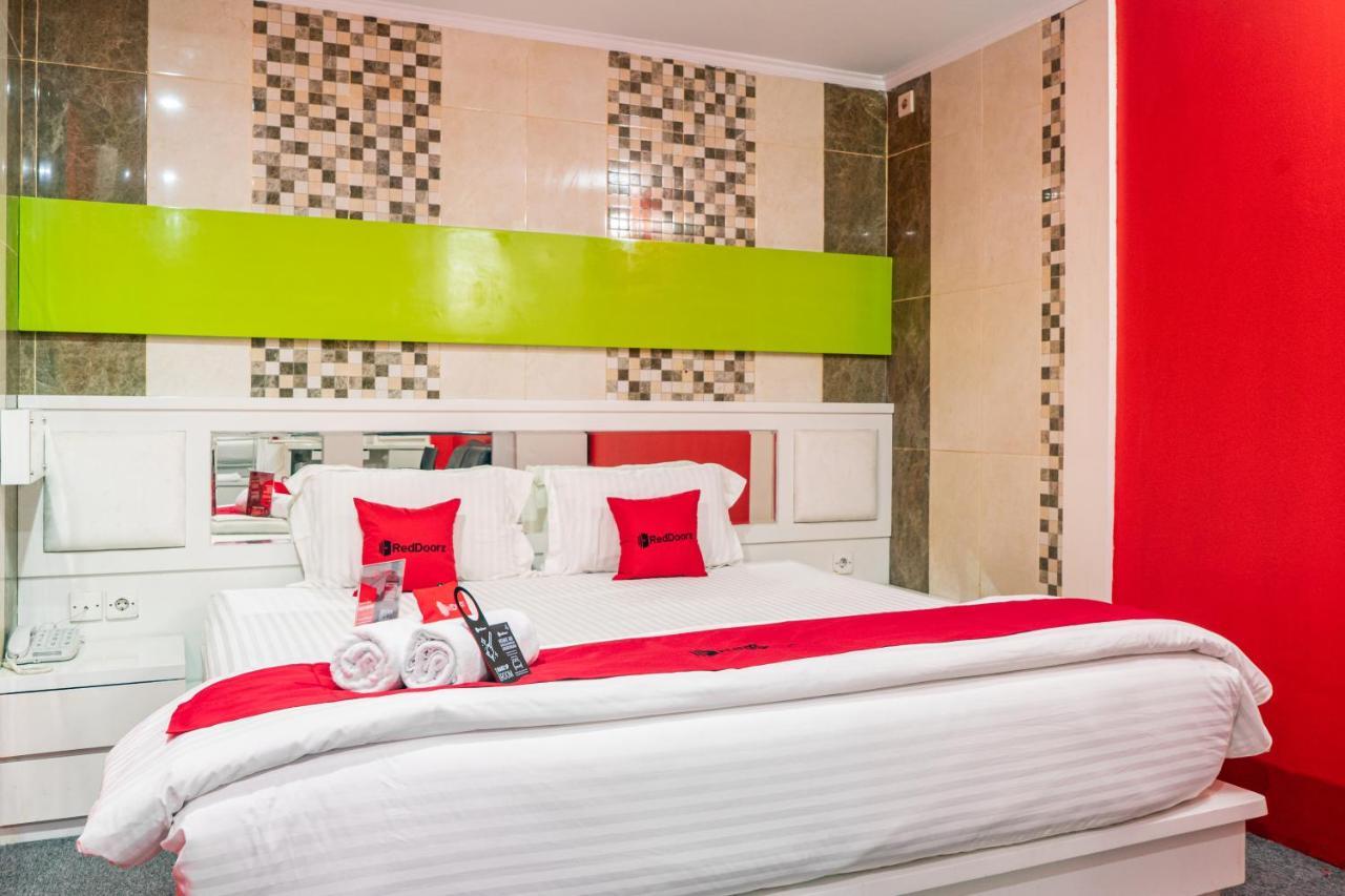 Reddoorz Plus Near Chadstone Mall Bekasi Exterior foto